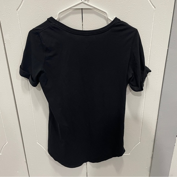 Lululemon Black Cuffed Sleeves Short Sleeve Shirt - Picture 2 of 10